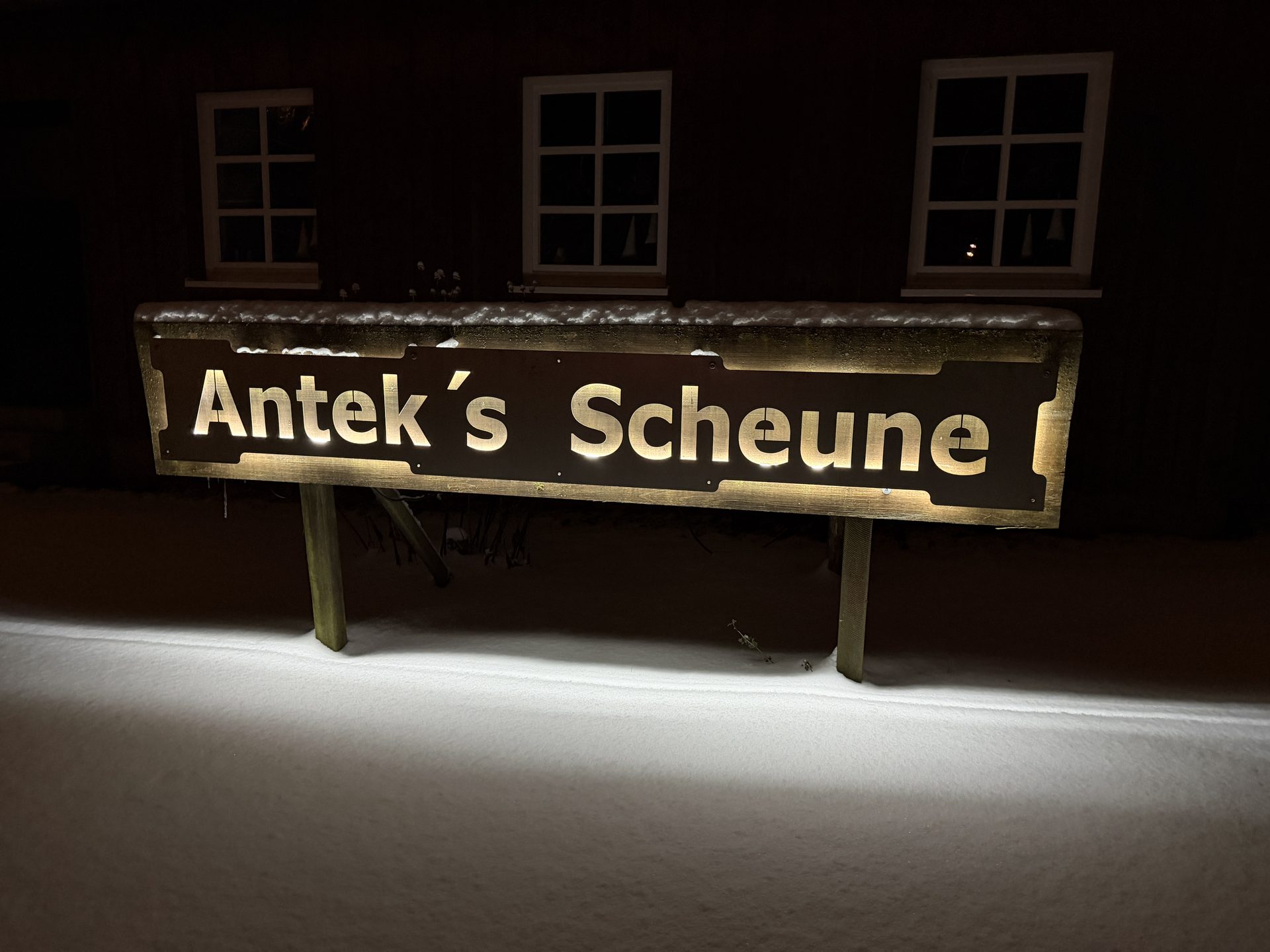 Anteks Scheune Schild im Winter