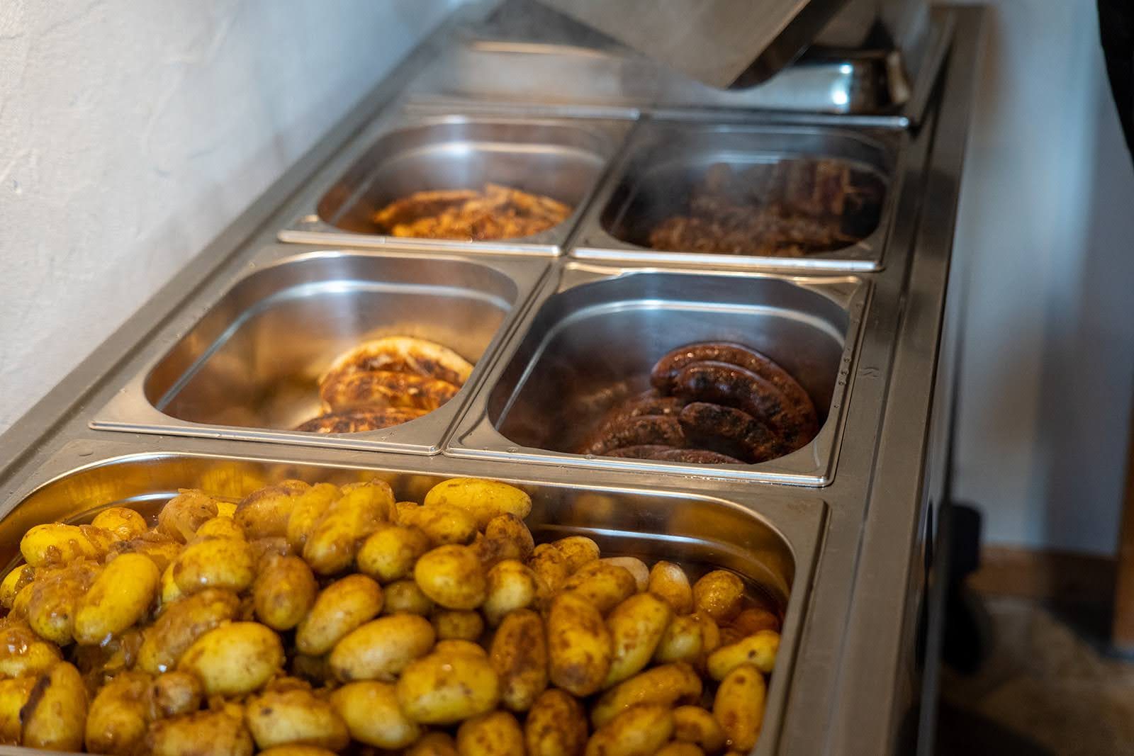 Buffet-Auswahl mit Hauptgerichten